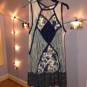 navy and white lace umgee dress